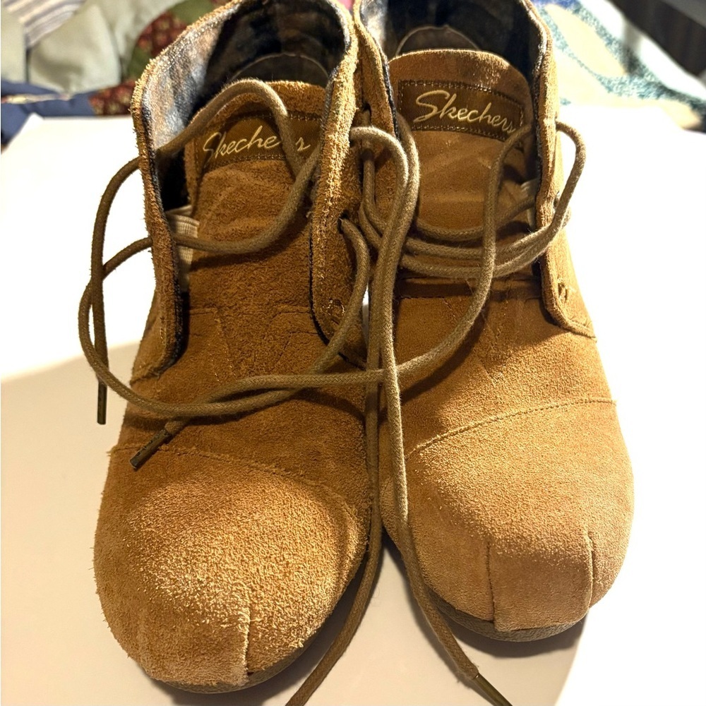 Sketchers Tan Suede Wedge Ankle Boots, women’s Sz 8. - Picture 3 of 10